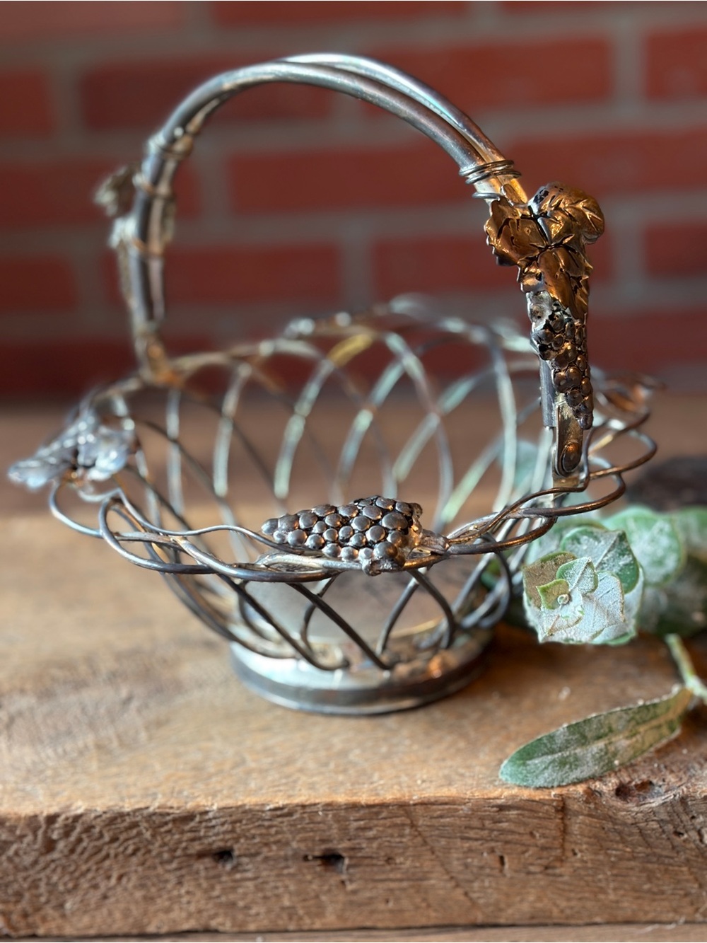 Vintage Godinger Silver Plated Wire Fruit Basket Grapevine Leaf Swing Handle 8"